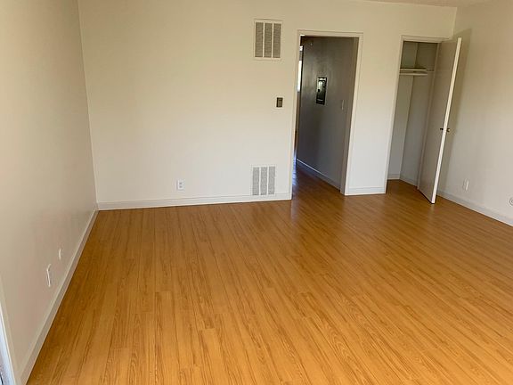 5th image of 3719 Clarington Ave