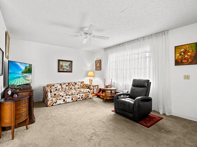 362 Burgundy Ave #H — Photo 8