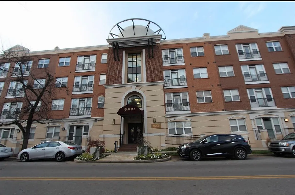 2 bed, 1039 sqft, $2,600 — Photo 1