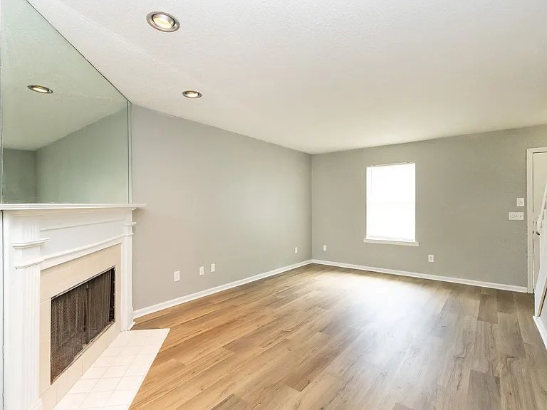 2827 Dayton Blvd #6 — Photo 5