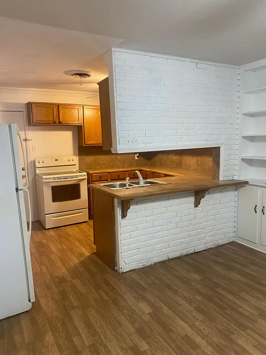 kitchen - 1543 E Springcrest Cir