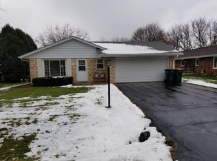 205 Oakview Dr, Slinger, WI 53086