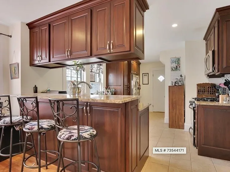 35 Manning St #2 — Photo 2