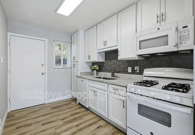 1921 E Osborn Rd — Photo 8
