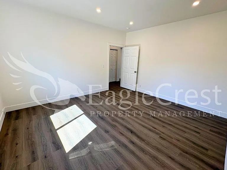 420 Ankeny St — Photo 37