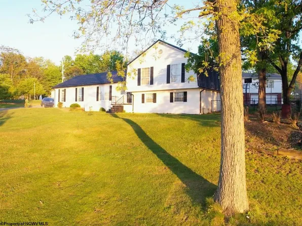 286 Eastgate Dr, Morgantown, WV 26508