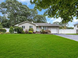 7 Partridge Dr, Commack, NY 11725