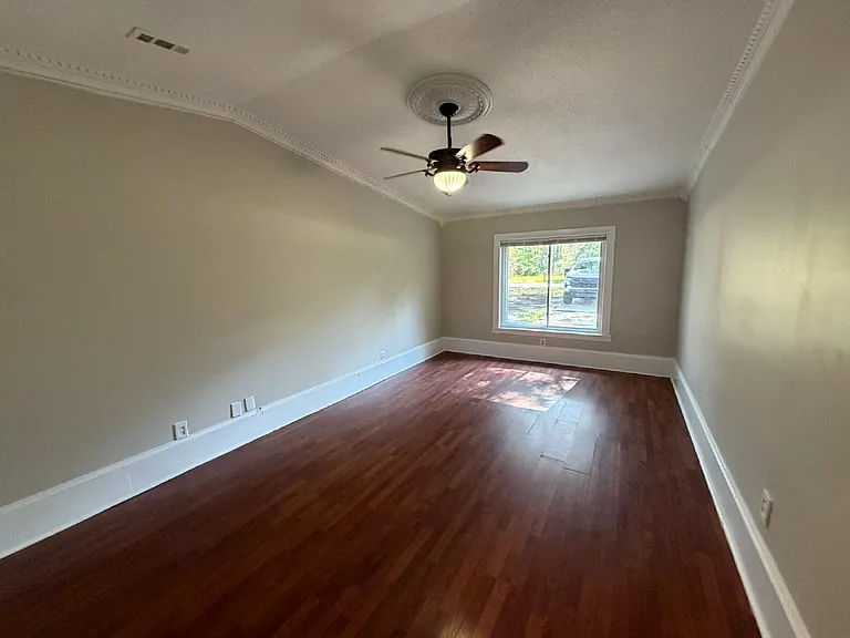384 Pioneer Rd — Photo 3