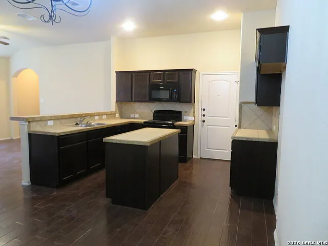 554 Creekside Cir — Photo 11
