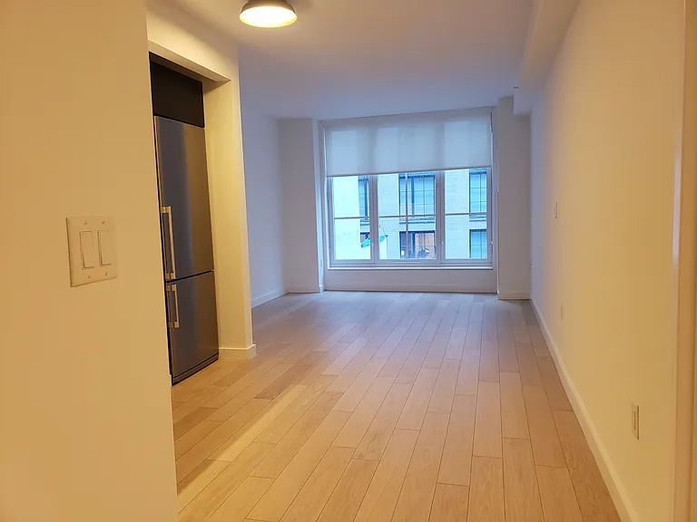 535 W 43rd St S #4L — Photo 4