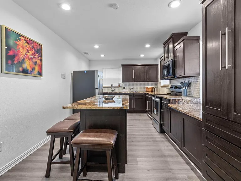 3525 Hacienda Dr — Photo 13