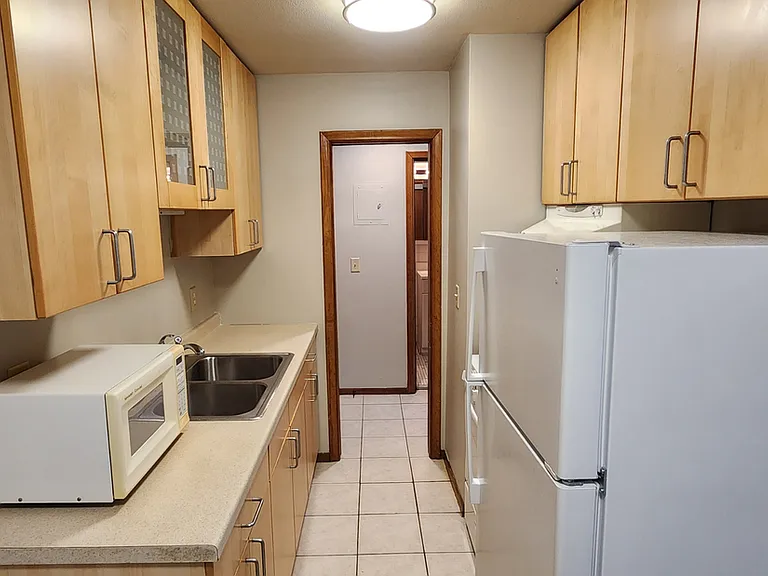 Bryant Avenue Apartments — Photo 14