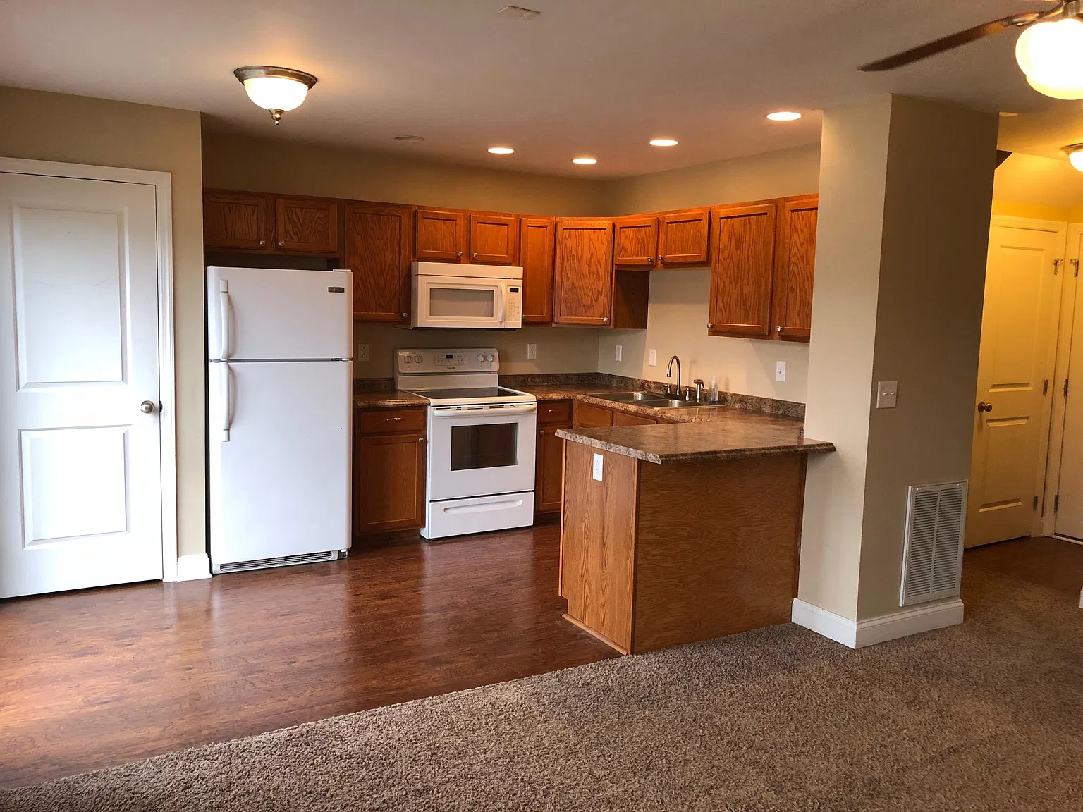 3 bed, 1500 sqft, $1,600 — Photo 2