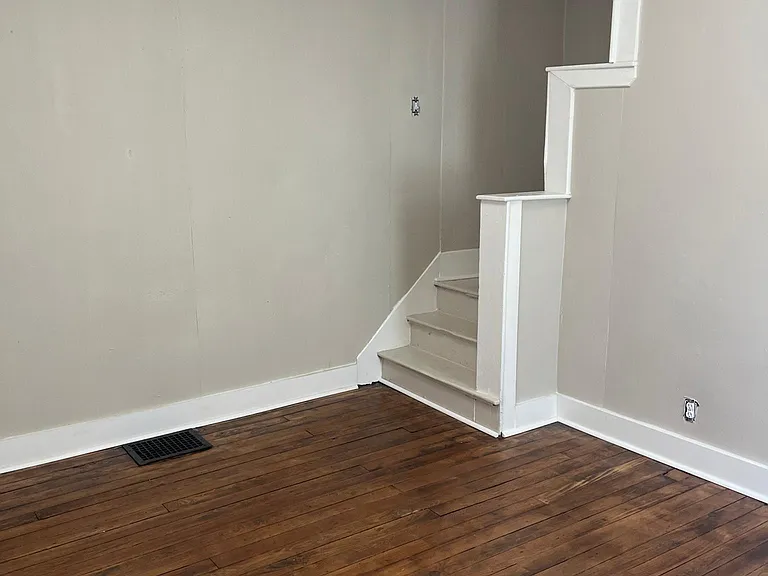 1536 Churchman Ave — Photo 5