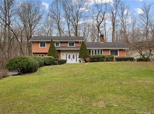 102 Northwood Ln, Stamford, CT 06903