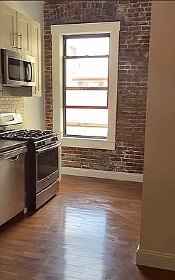 2nd image of 309 W 11th St