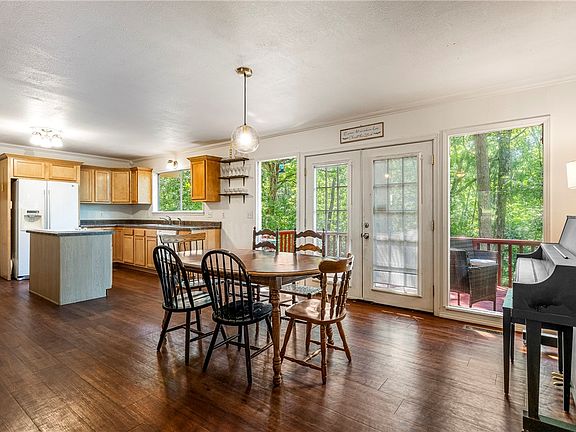 3rd image of 25 Evesham Ln