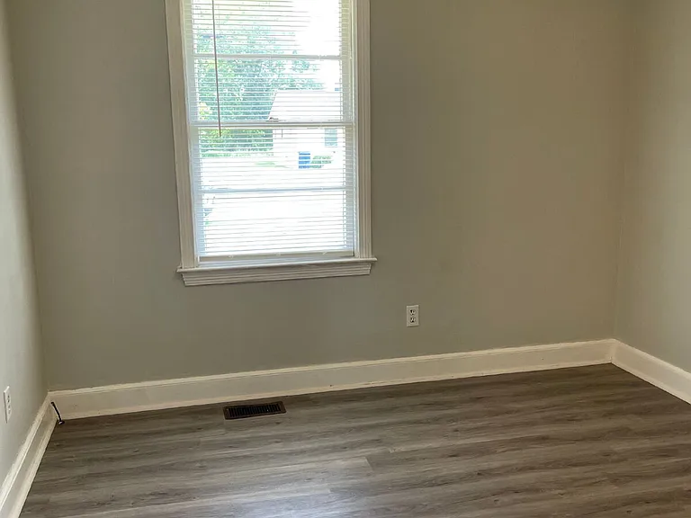 204 E James St — Photo 29