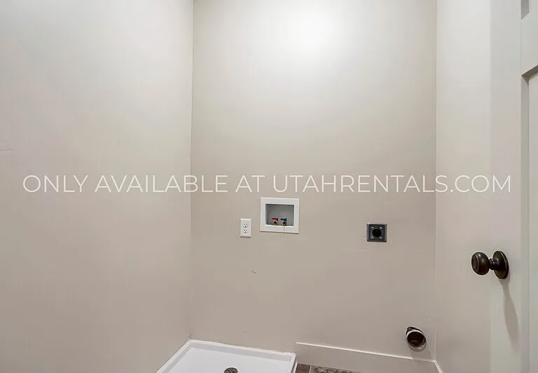 352 W 530 S — Photo 11