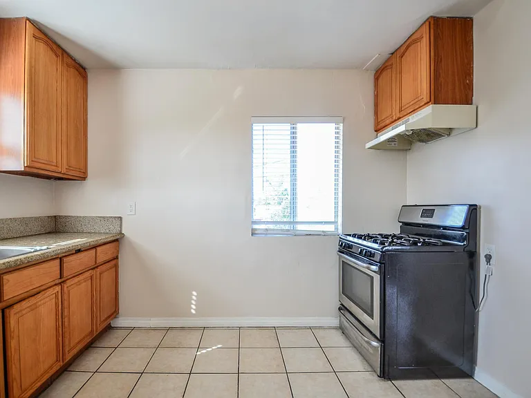 641 Loranne Ave — Photo 7