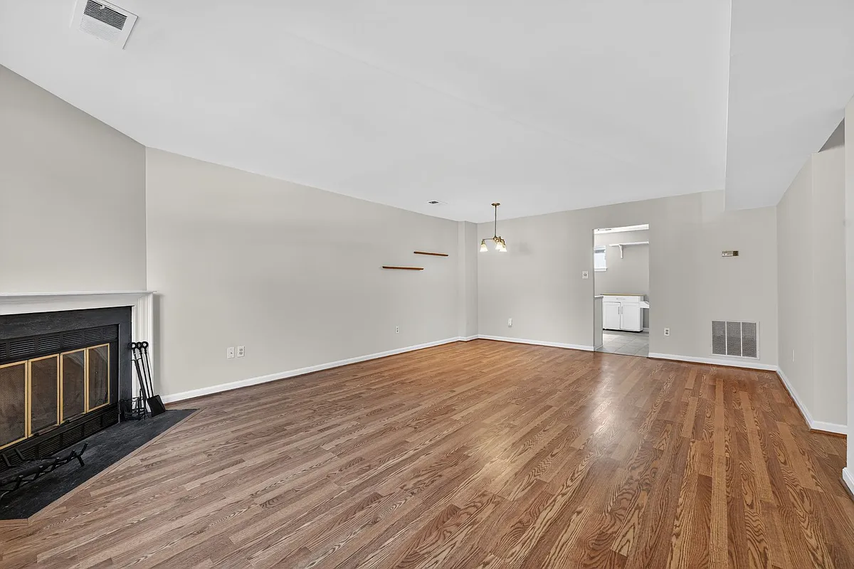 Building Photo - 1625 S Barton St #1