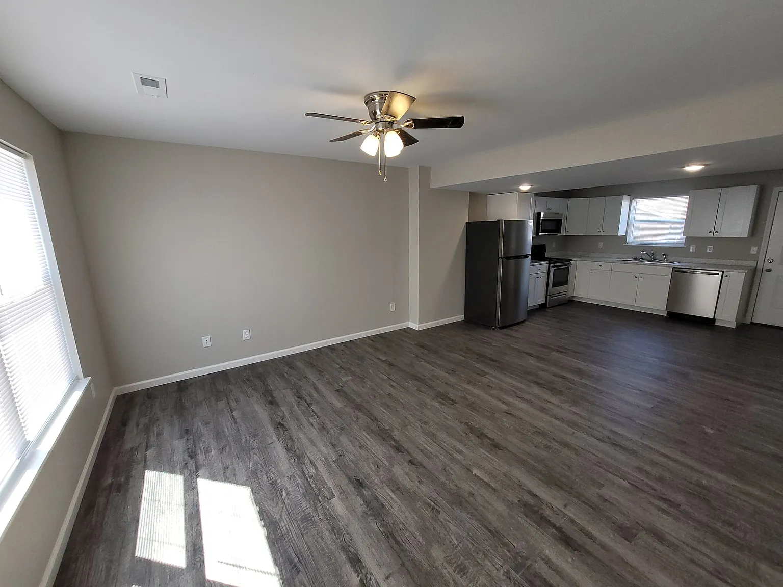 Creekside Apartments — Photo 3