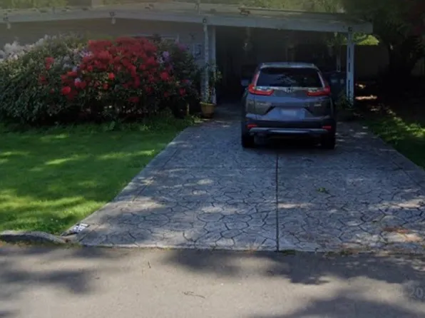 15913 SE 8th Street, Bellevue, WA 98008