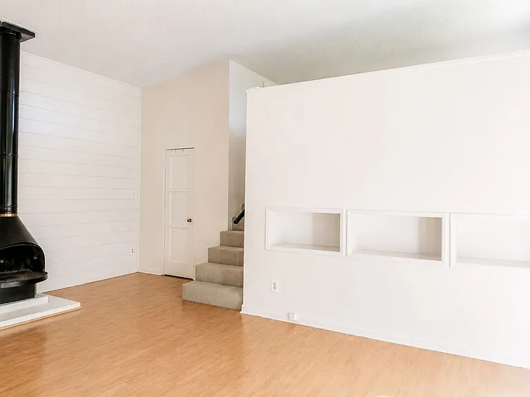 14829 Otsego St — Photo 4