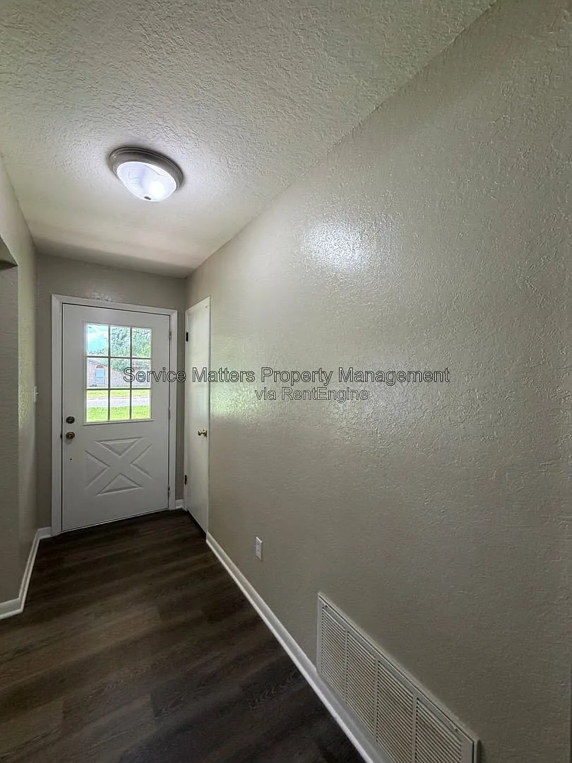 3 bed, 2.0 bath, 1876 sqft, $2,495 — Photo 3