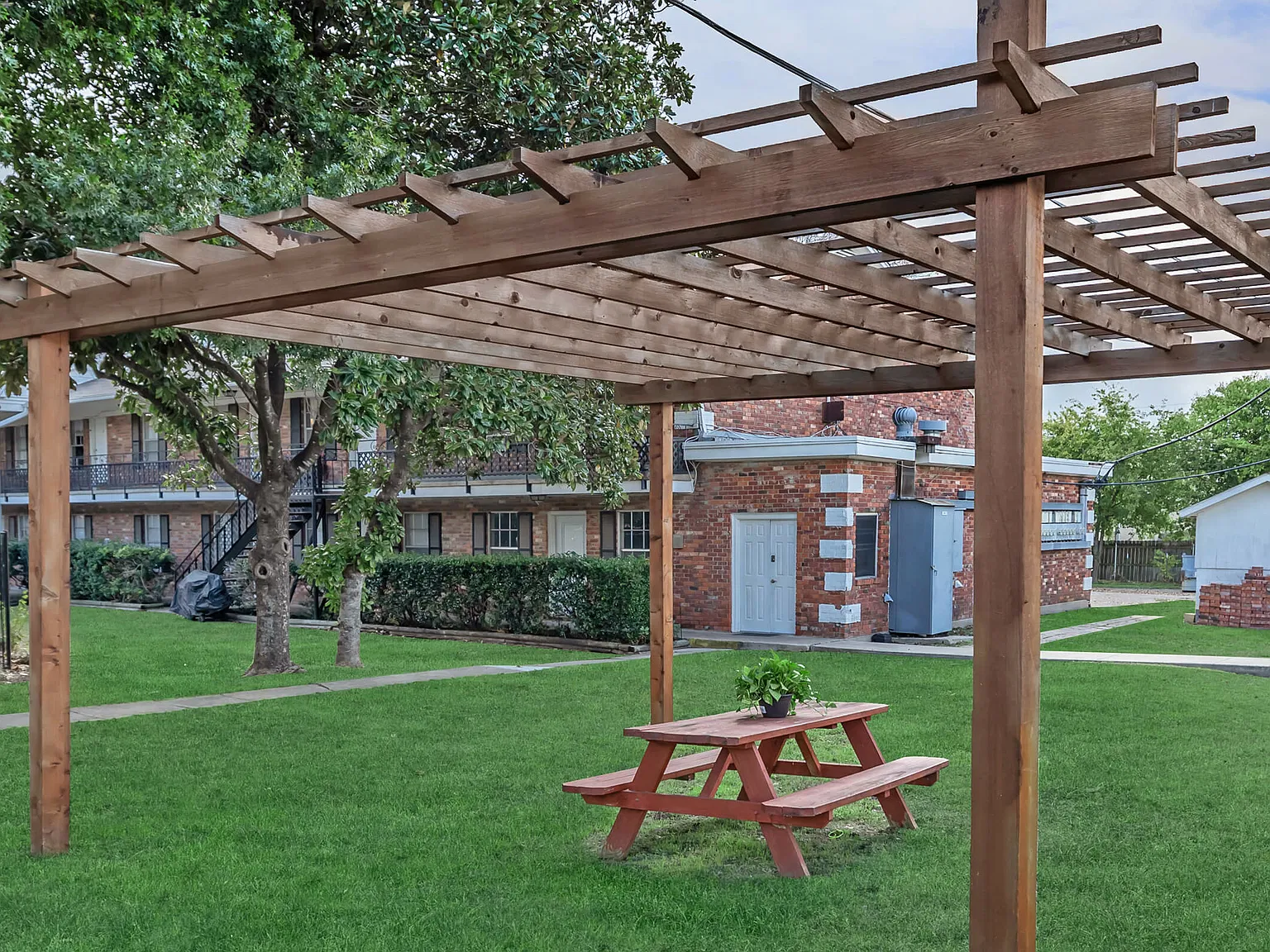 Waterford Park Apartments — Photo 4