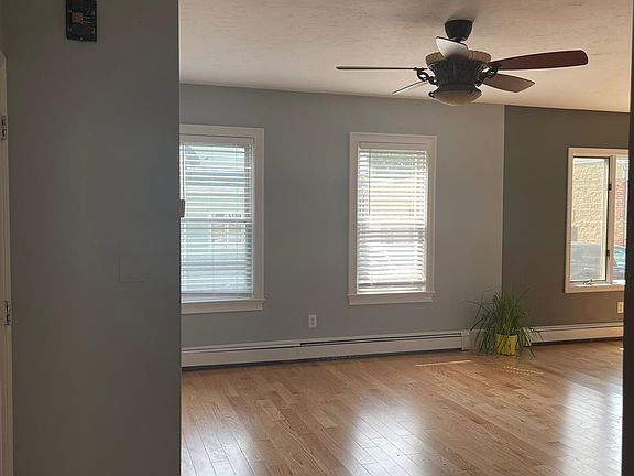 5th image of 98 Walnut Ave Floor 1