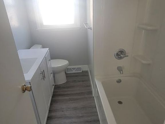 5th image of 1106 28th St #1106