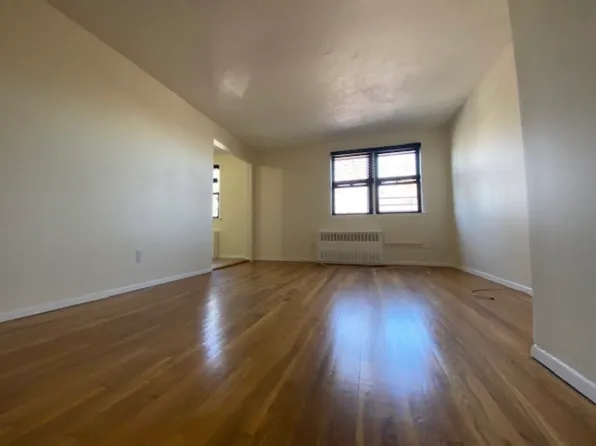 (undisclosed Address), Yonkers, NY 10701