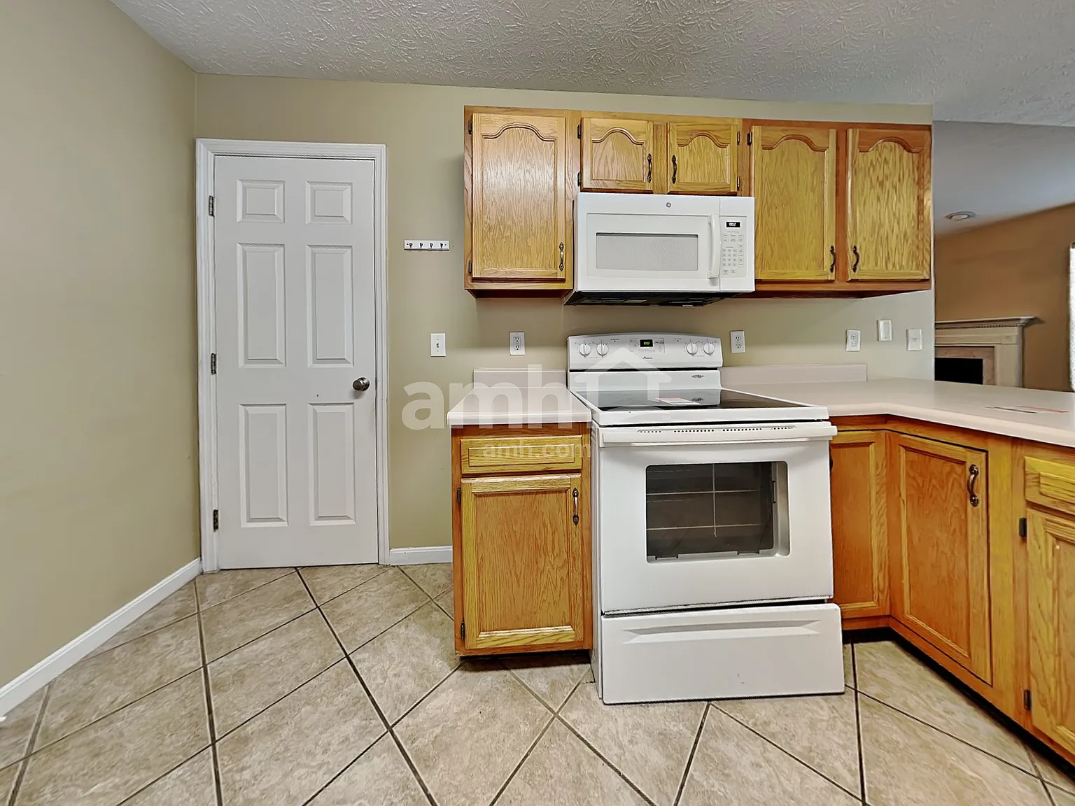 3 bed, 2.0 bath, 1176 sqft, $1,805 — Photo 3