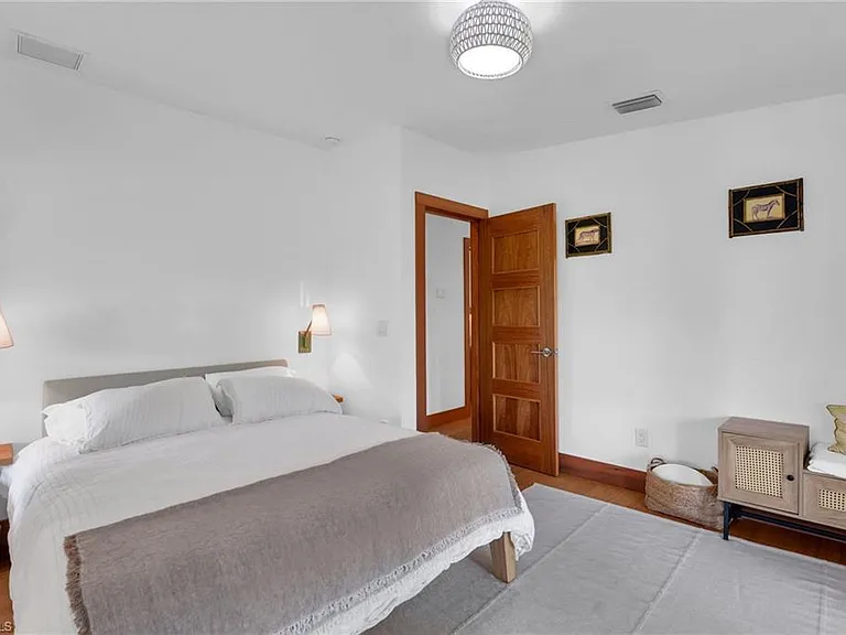 828 Sanctuary Rd — Photo 24