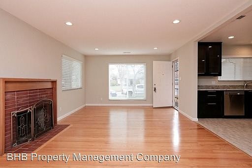 3rd image of 4565 Tilbury Dr
