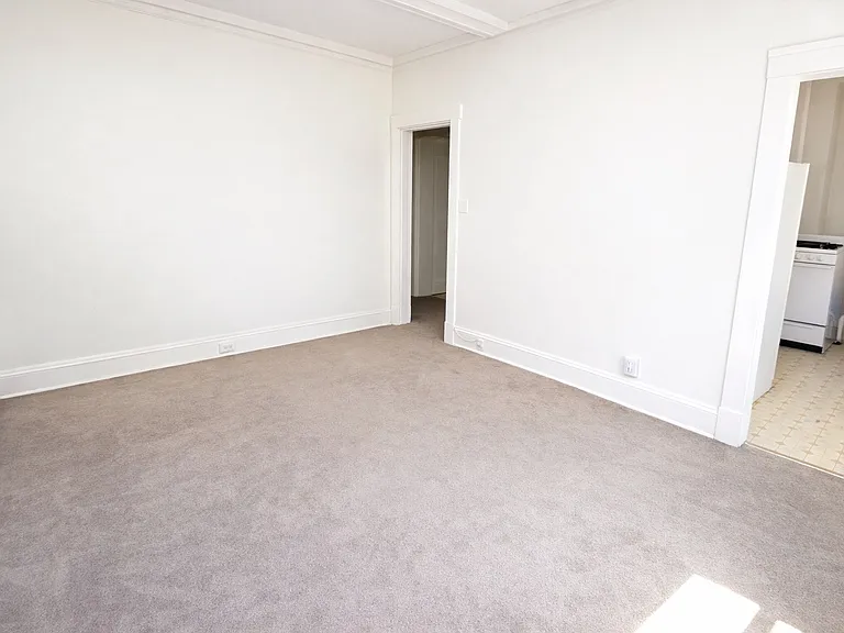 5820 Forbes Ave — Photo 5