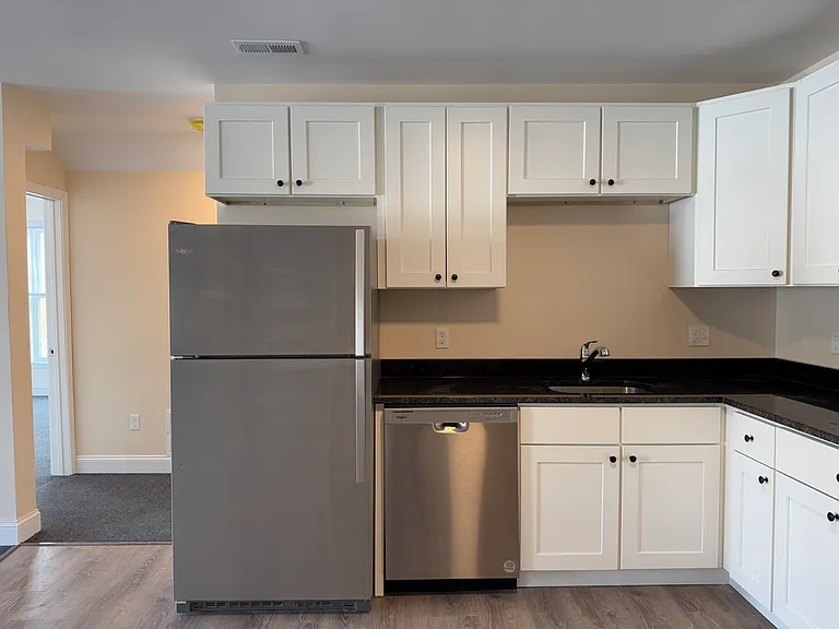 115 Main St #18 — Photo 6