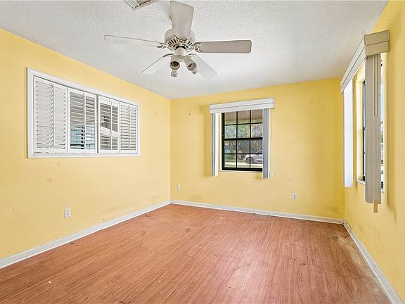 4th image of 826 10th Ave
