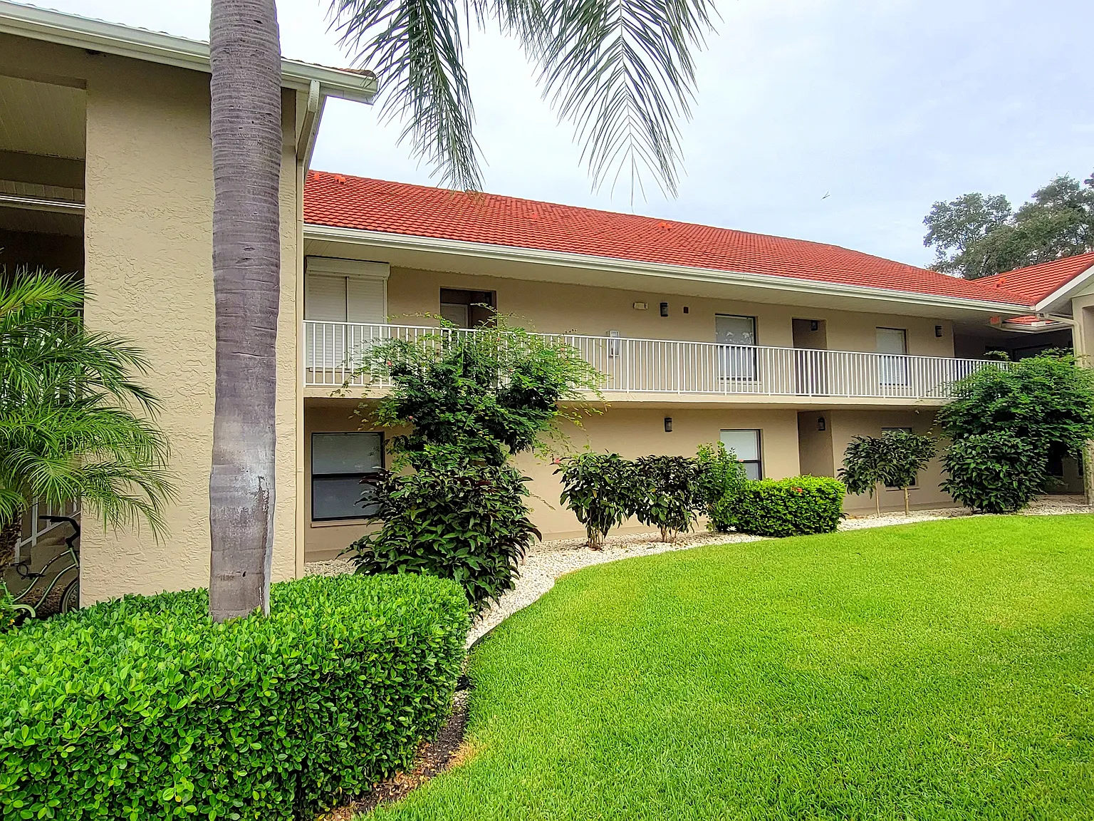 1 bed, 1.5 bath, 848 sqft, $1,250 — Photo 2