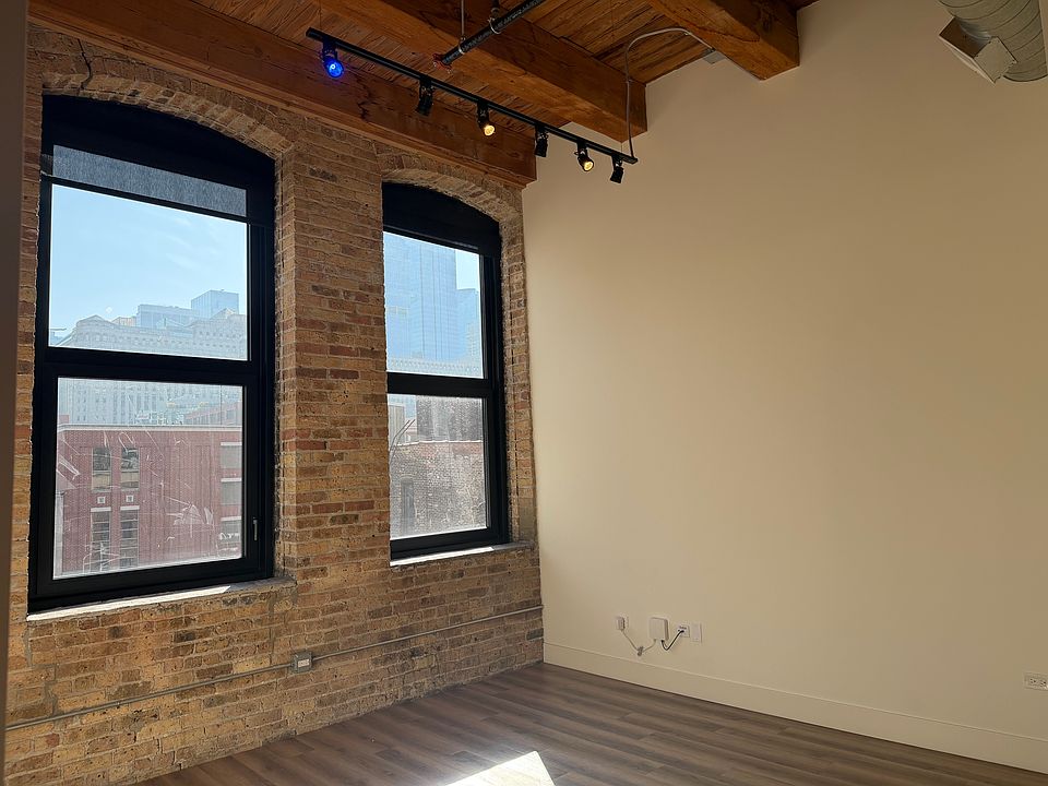 1st image of 153-157 W Ohio St #306