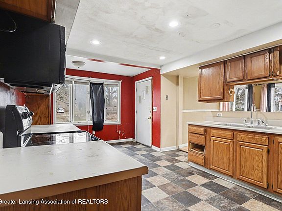 3rd image of 187 Calhoun St