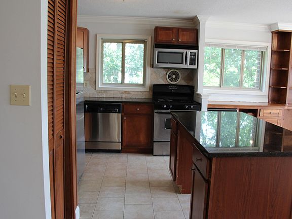5th image of 1415 N Oak St APT 604