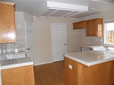 3rd image of 2257 E Portland Ave