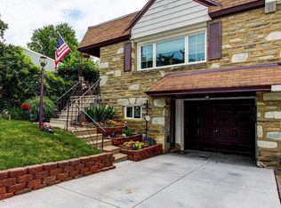 7851 Lorna Dr, Philadelphia, PA 19111