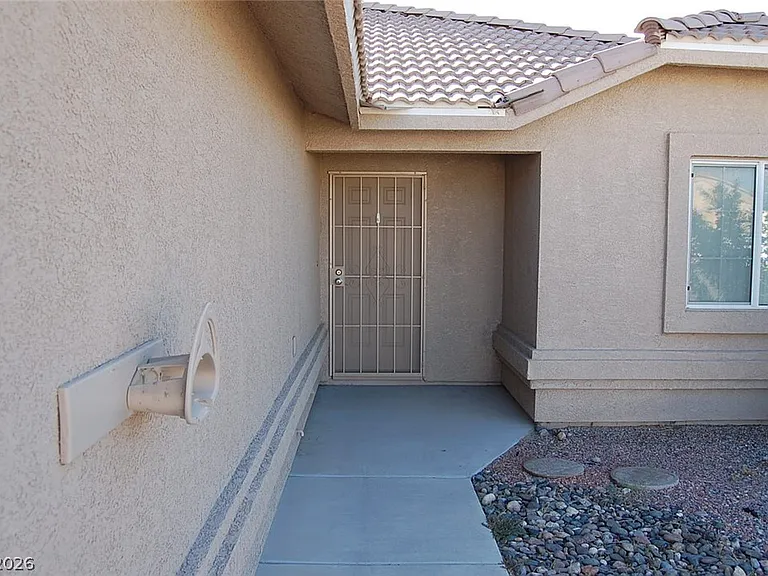 1791 Sycamore Ave #B — Photo 2