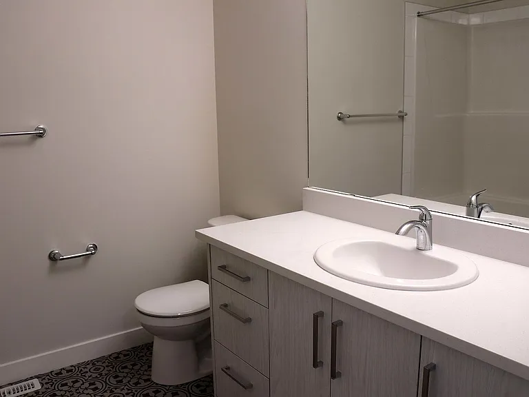 600 Bellerose Dr — Photo 33