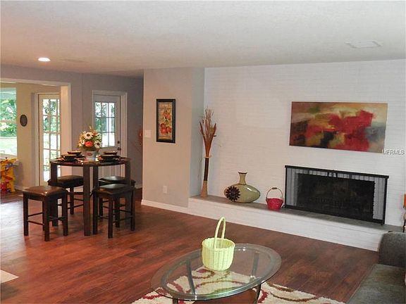 5th image of 2109 Oakwood Dr