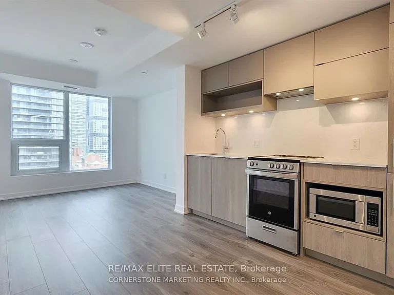 100 Queen St E #1815 — Photo 2