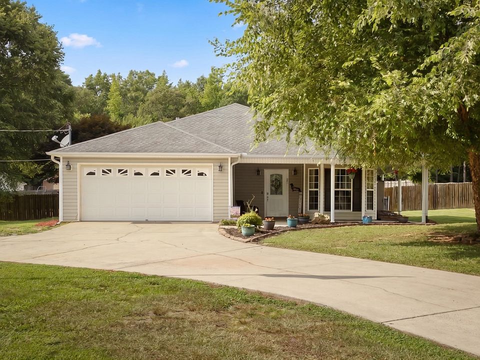 1st image of 228 Heather Ln